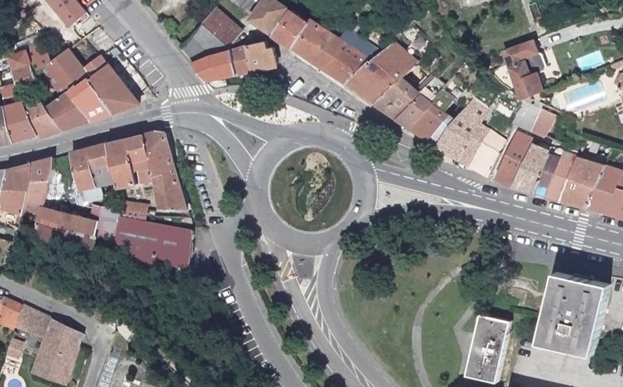 Vue aérienne du Rond-point anonyme n°1090277324