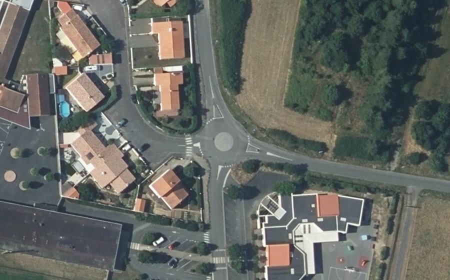 Vue aérienne du Rond-point anonyme n°1090550245