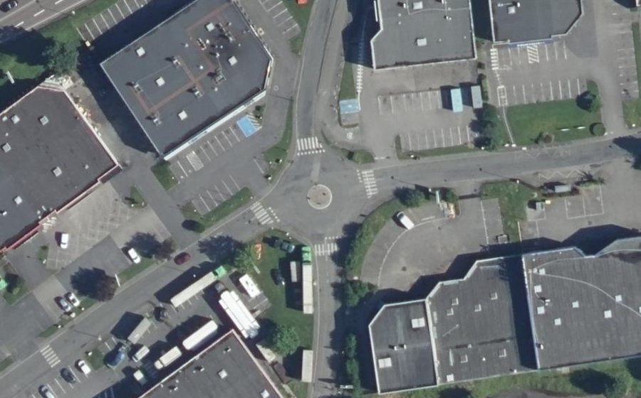 Vue aérienne du Rond-point anonyme n°109078671