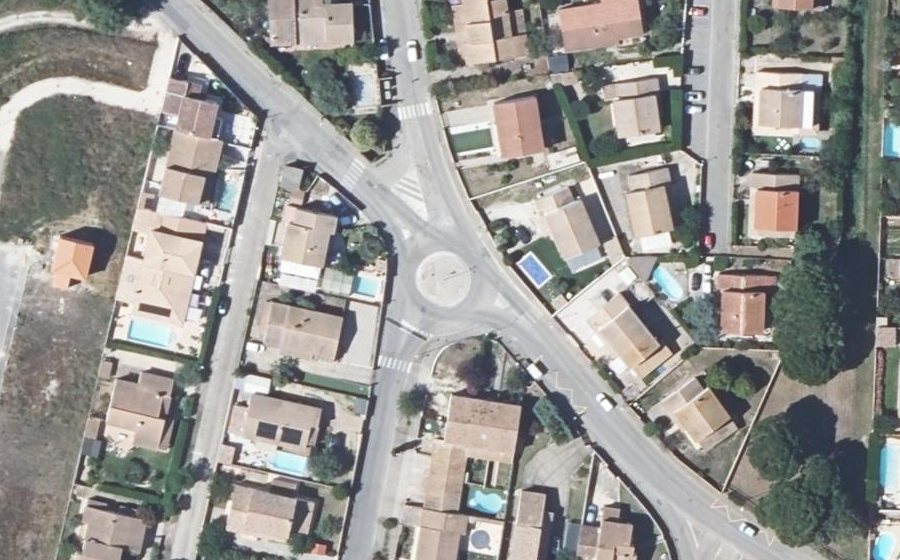 Vue aérienne du Rond-point anonyme n°1090858417