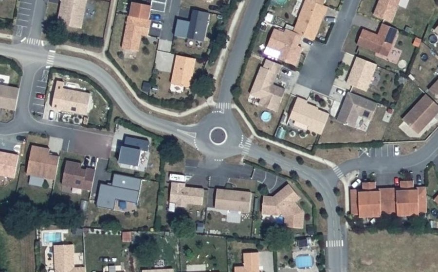 Vue aérienne du Rond-point anonyme n°1091035844