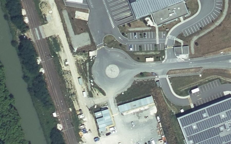 Vue aérienne du Rond-point anonyme n°1091169520