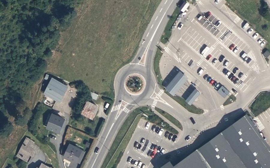 Vue aérienne du Rond-point anonyme n°109128528