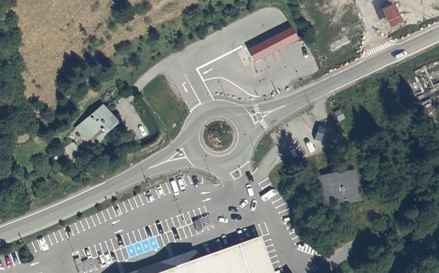 Vue aérienne du Rond-point anonyme n°109128568