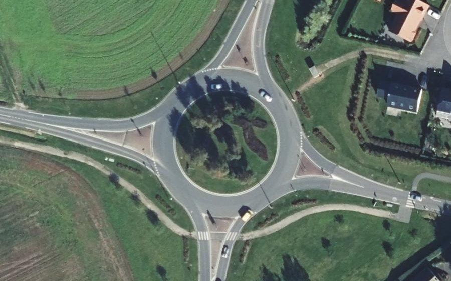 Vue aérienne du Rond-point anonyme n°109156244
