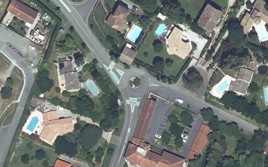 Vue aérienne du Rond-point anonyme n°1091632840
