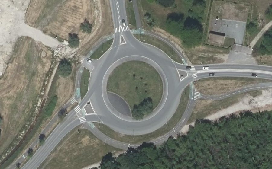 Vue aérienne du Rond-point anonyme n°109187184