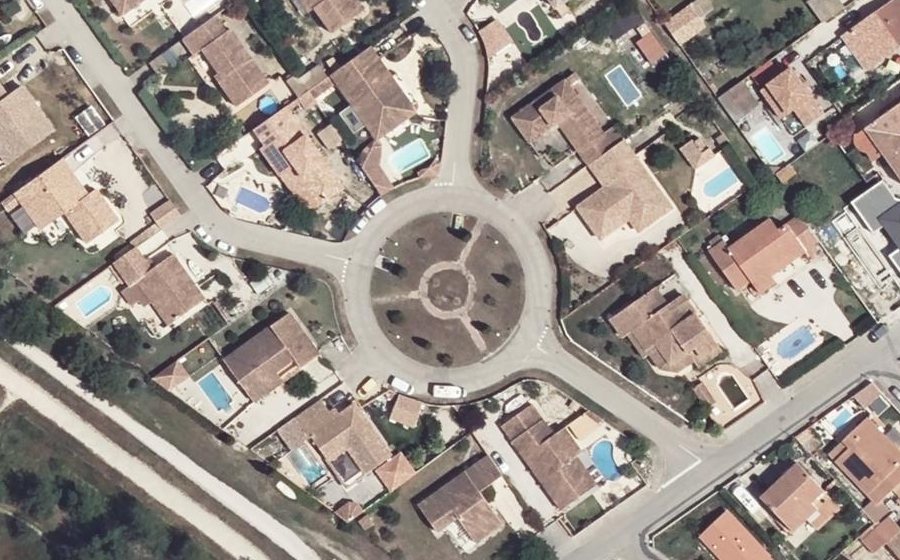 Vue aérienne du Rond-point anonyme n°109189373