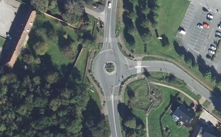 Vue aérienne du Rond-point anonyme n°109207652