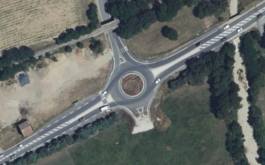 Vue aérienne du Rond-point anonyme n°1092157504