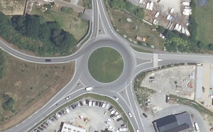 Vue aérienne du Rond-point anonyme n°1092326693