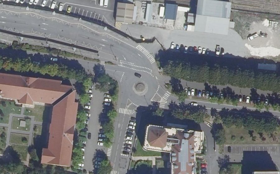 Vue aérienne du Rond-point anonyme n°109239637