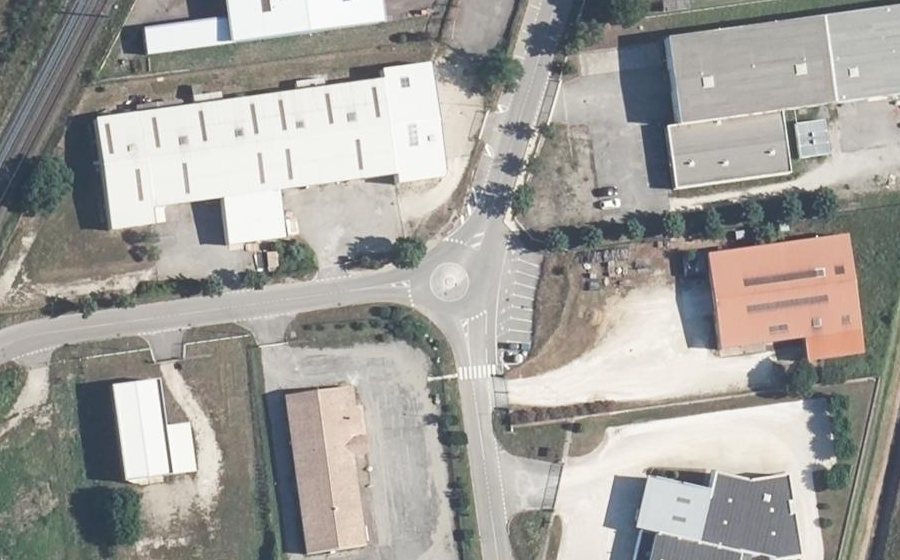 Vue aérienne du Rond-point anonyme n°1092430353