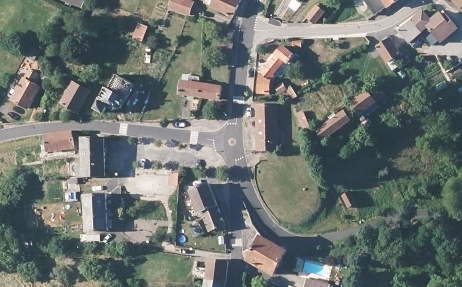 Vue aérienne du Rond-point anonyme n°1092485394