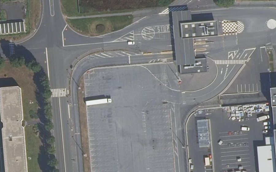 Vue aérienne du Rond-point anonyme n°1092588799