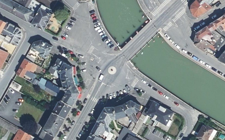 Vue aérienne du Rond-point anonyme n°1092598559