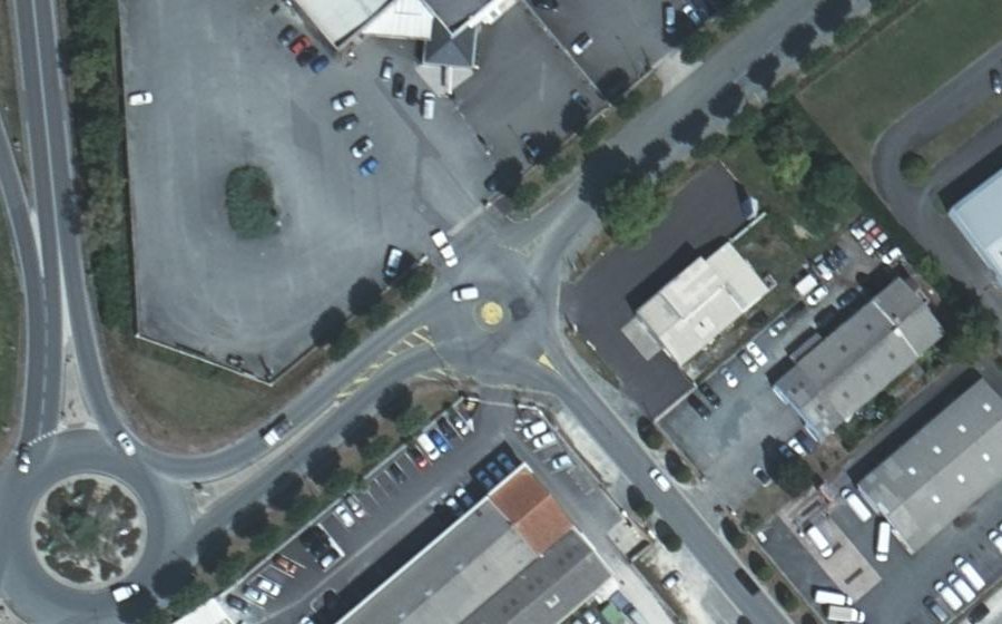 Vue aérienne du Rond-point anonyme n°1092738436