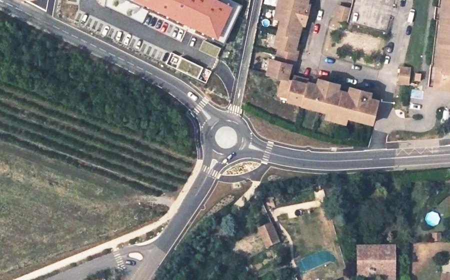 Vue aérienne du Rond-point anonyme n°1092807358