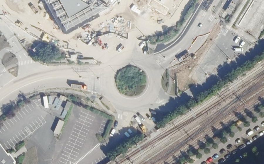 Vue aérienne du Rond-point anonyme n°1092863122