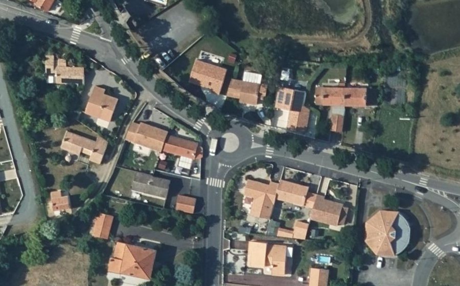 Vue aérienne du Rond-point anonyme n°1092923825