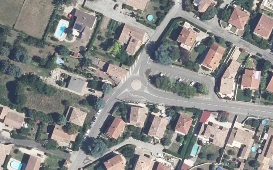 Vue aérienne du Rond-point anonyme n°1093373007