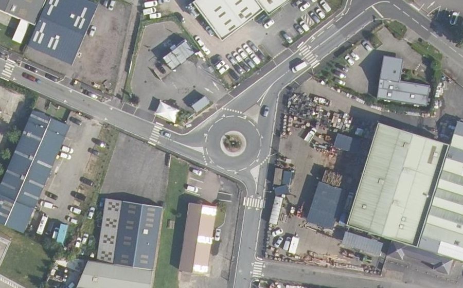 Vue aérienne du Rond-point anonyme n°1093534808