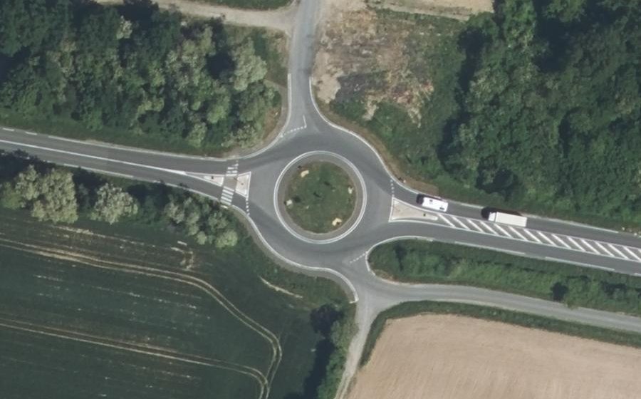 Vue aérienne du Rond-point anonyme n°1093585502