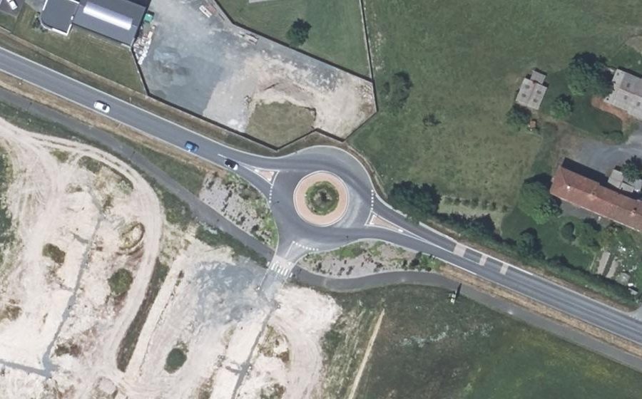 Vue aérienne du Rond-point anonyme n°1093601912
