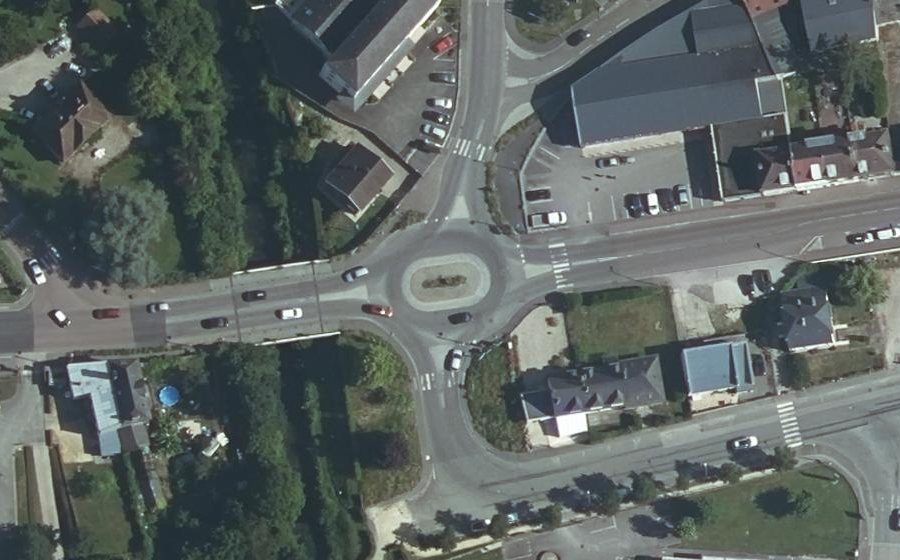 Vue aérienne du Rond-point anonyme n°109375429