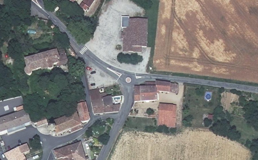 Vue aérienne du Rond-point anonyme n°1093994783