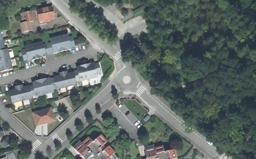 Vue aérienne du Rond-point anonyme n°1094735241