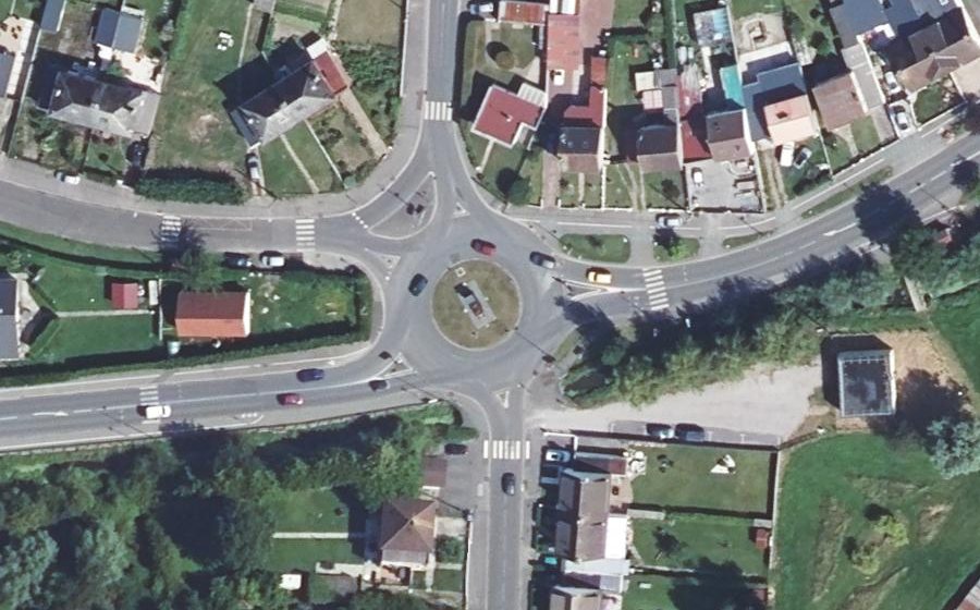 Vue aérienne du Rond-point anonyme n°109484245