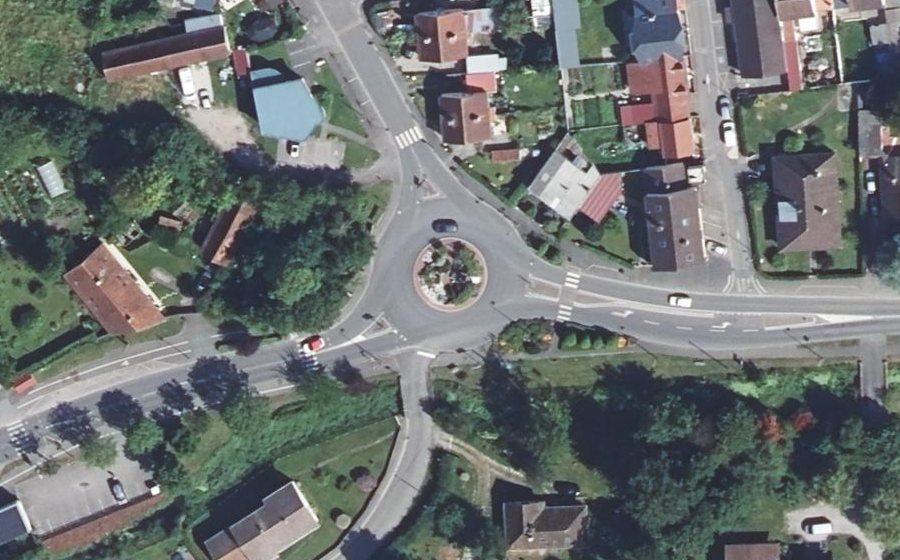 Vue aérienne du Rond-point anonyme n°109484249