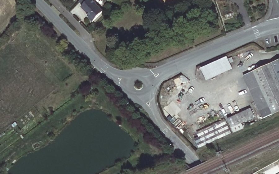 Vue aérienne du Rond-point anonyme n°1095207744