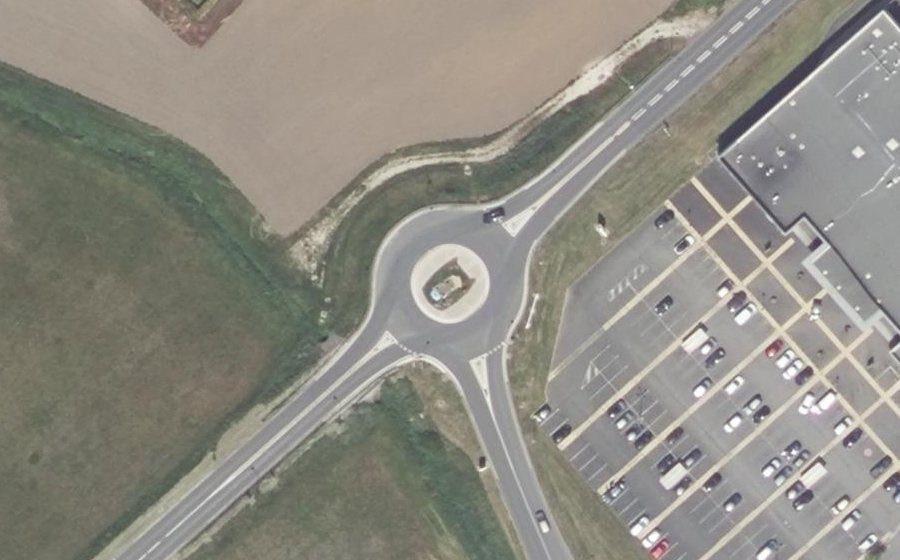 Vue aérienne du Rond-point anonyme n°1095871645