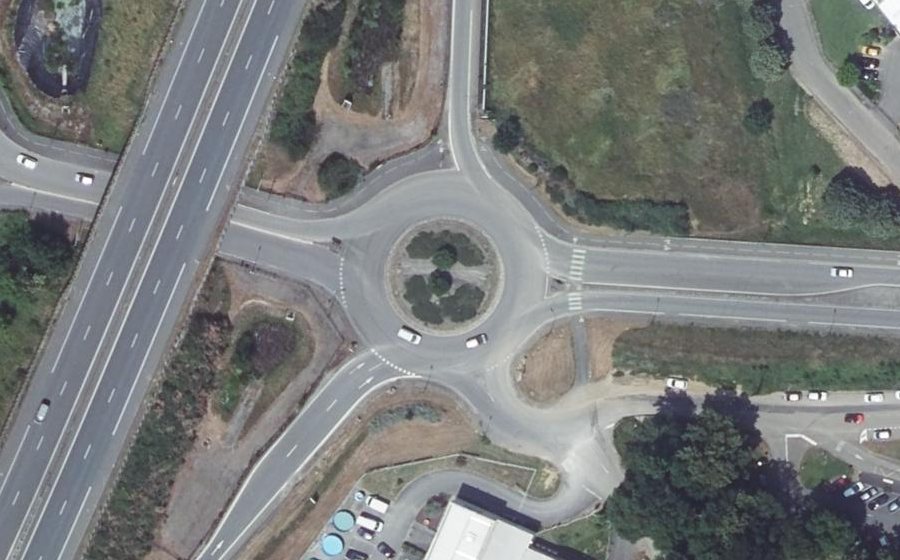 Vue aérienne du Rond-point anonyme n°109596636