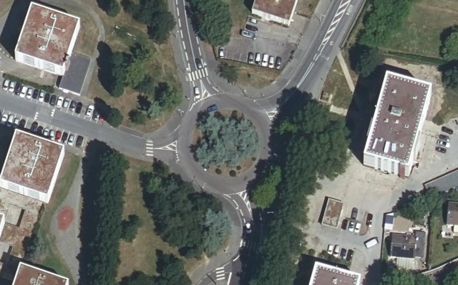 Vue aérienne du Rond-point anonyme n°1096040187