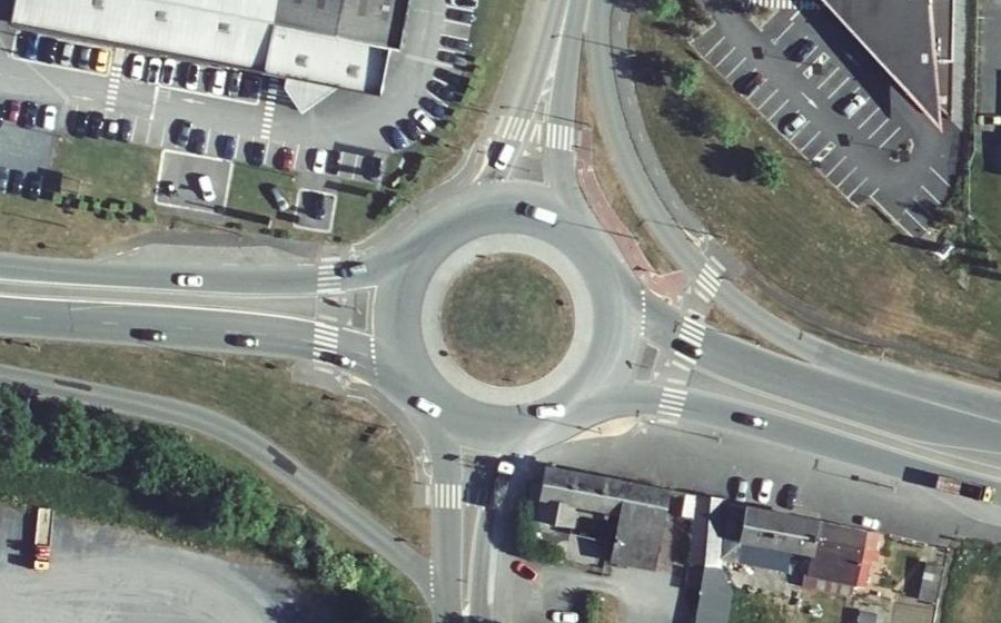 Vue aérienne du Rond-point anonyme n°1096346771