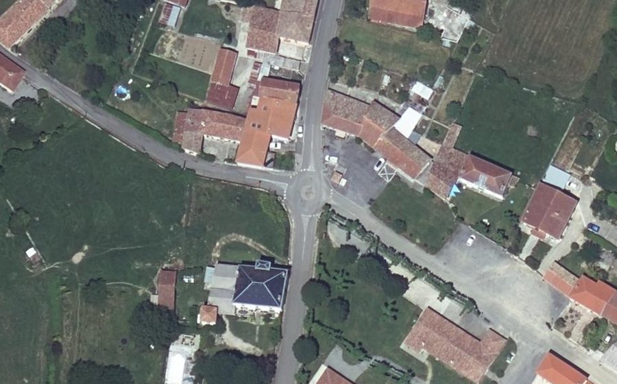 Vue aérienne du Rond-point anonyme n°1096690091