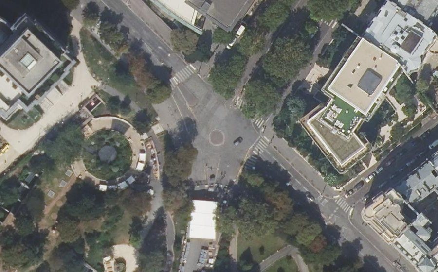 Vue aérienne du Rond-point anonyme n°1096752425