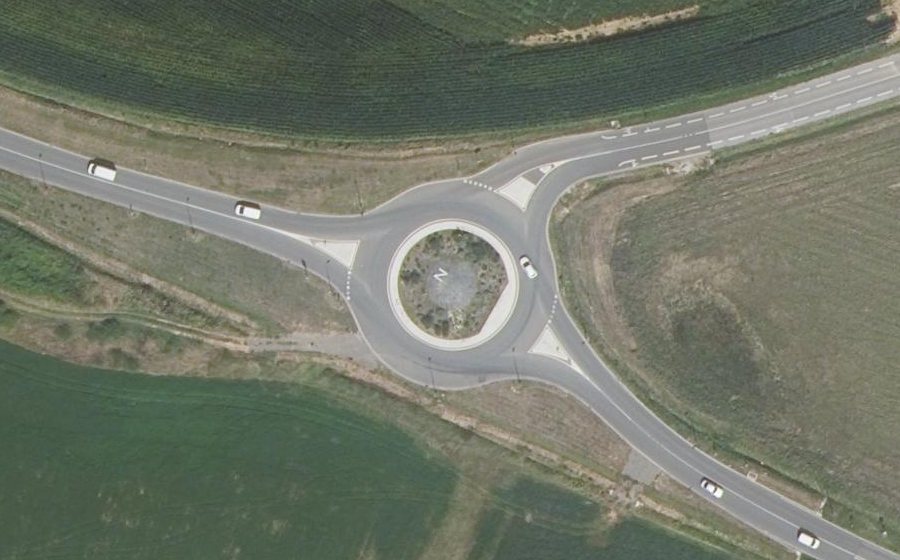 Vue aérienne du Rond-point anonyme n°1096919335