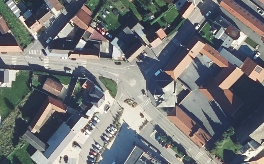 Vue aérienne du Rond-point anonyme n°1096989898