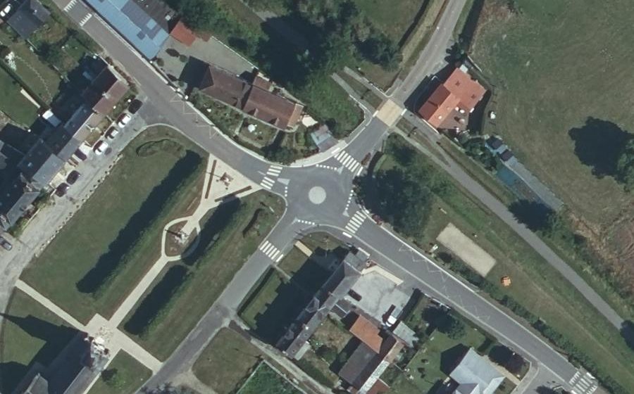 Vue aérienne du Rond-point anonyme n°1097021082