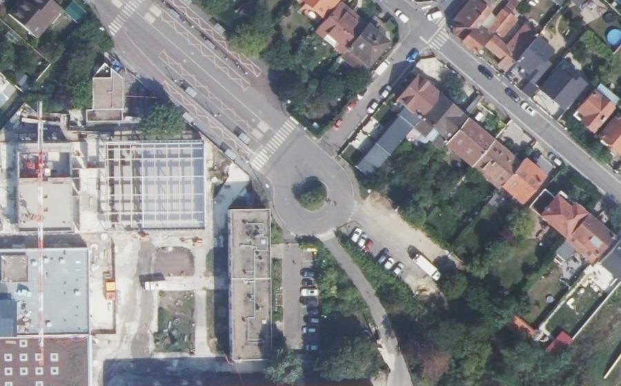 Vue aérienne du Rond-point anonyme n°109714680