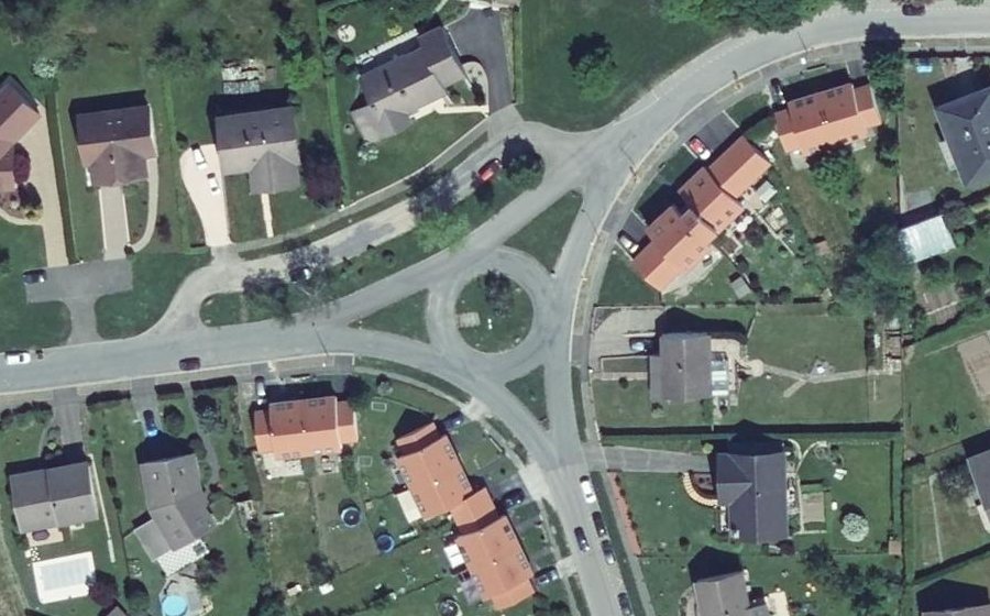 Vue aérienne du Rond-point anonyme n°109725876