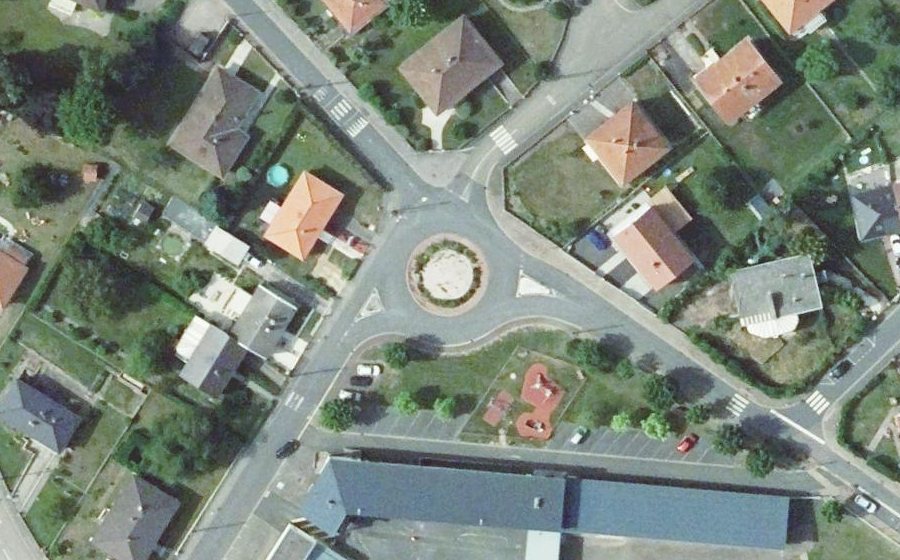 Vue aérienne du Rond-point anonyme n°109728163