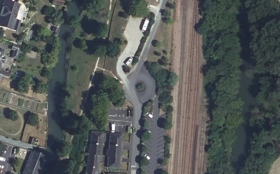 Vue aérienne du Rond-point anonyme n°1097316664