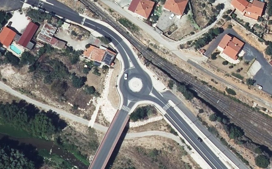 Vue aérienne du Rond-point anonyme n°109743070