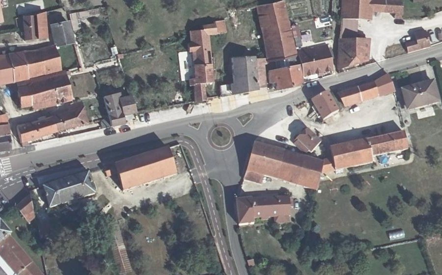 Vue aérienne du Rond-point anonyme n°1097445592