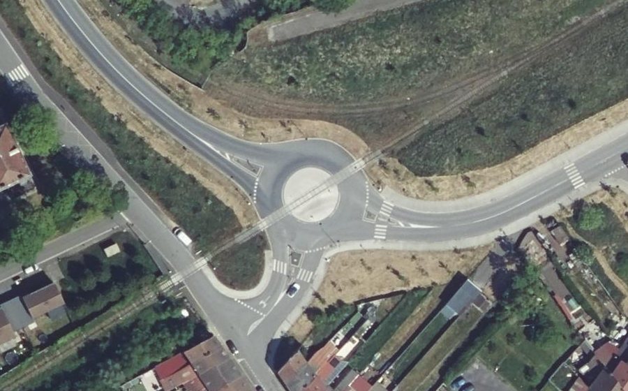 Vue aérienne du Rond-point anonyme n°1097509158